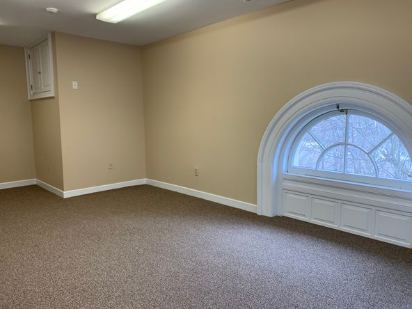 Amesbury Building : 100 Main St, Amesbury, MA 01913